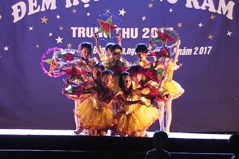 Múa “Lồng đèn ông sao”