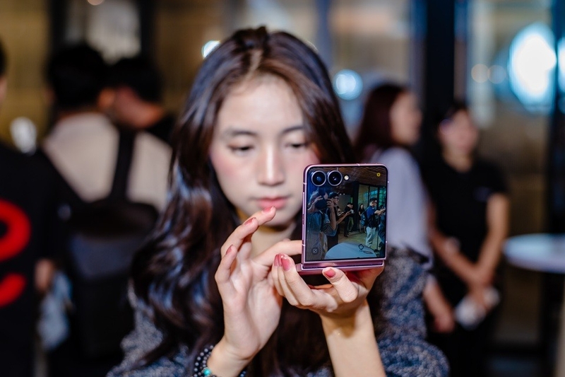 Kích thước Samsung Galaxy Z Flip 8 6