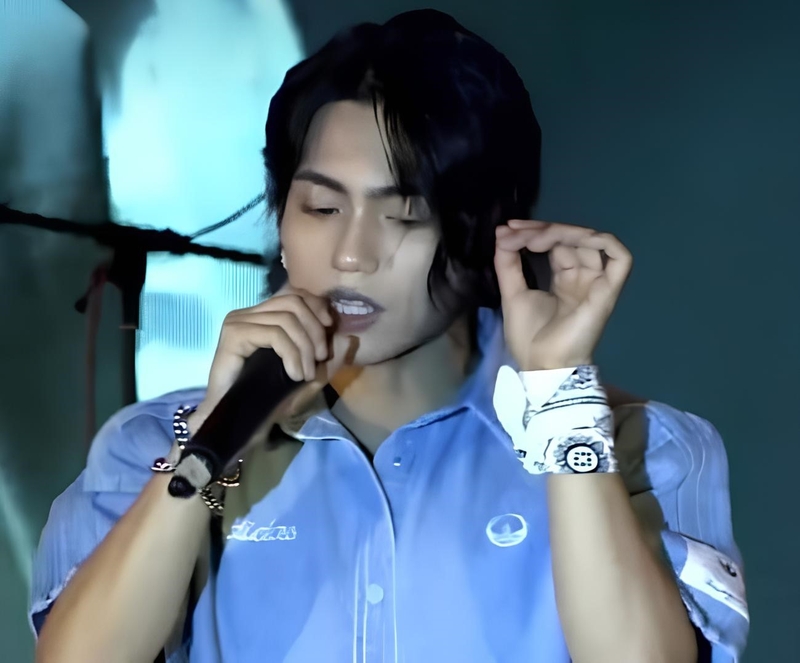 Tóc dài xoăn lơi