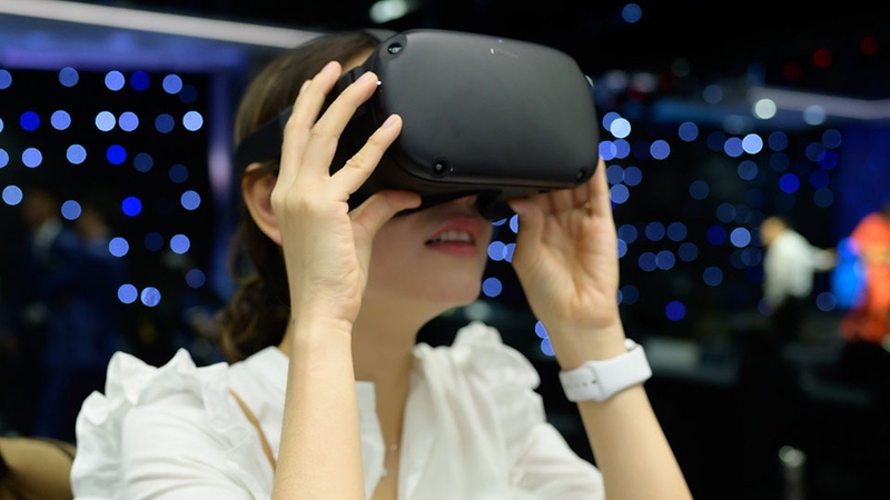 Nên trải nghiệm kính VR trước nếu có cơ hội