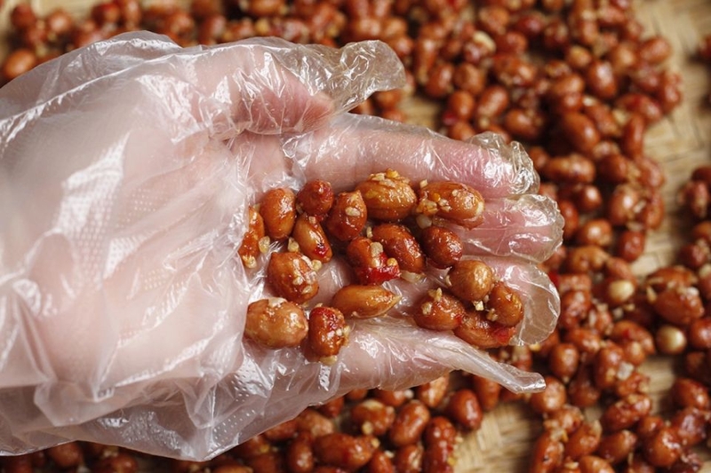 lạc rang tỏi ớt (ảnh 9)