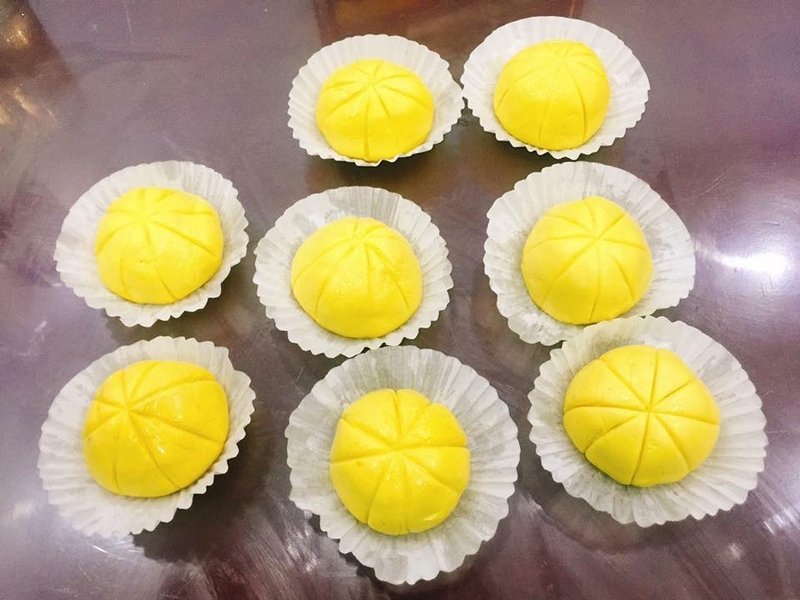làm bánh bí đỏ bằng nồi chiên không dầu 4