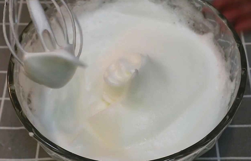 đánh lòng trắng trứng