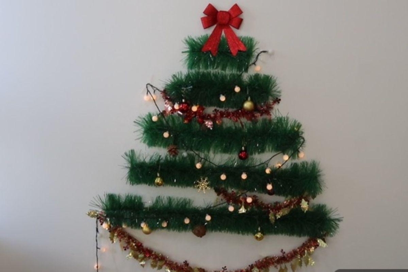 lam cay thong noel bang day kim tuyen dan len tuong