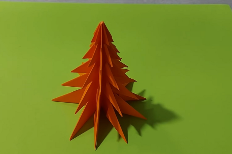 Làm cây thông Noel bằng giấy (6)