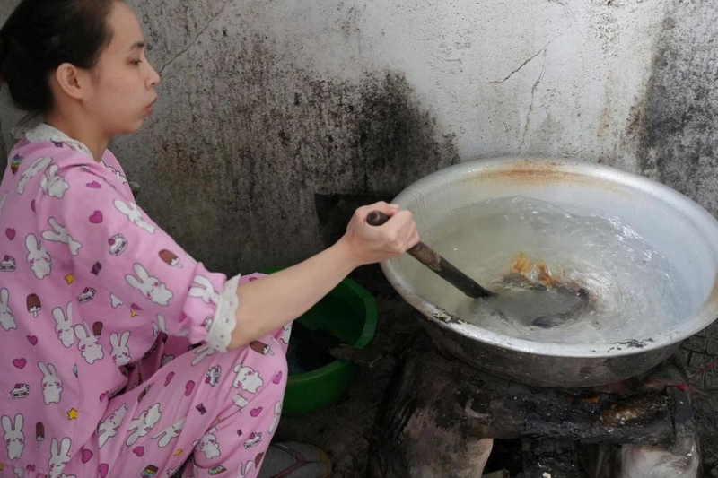 làm kẹo cau Huế