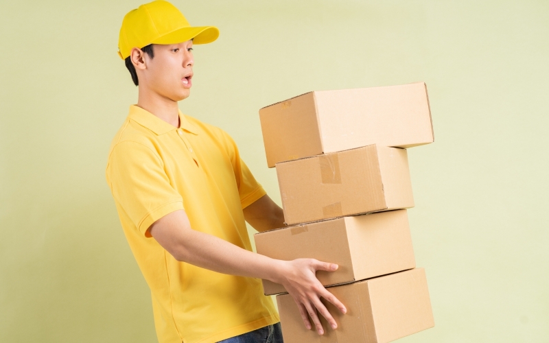 Làm shipper có cần cọc tiền không theo quy định của pháp luật?