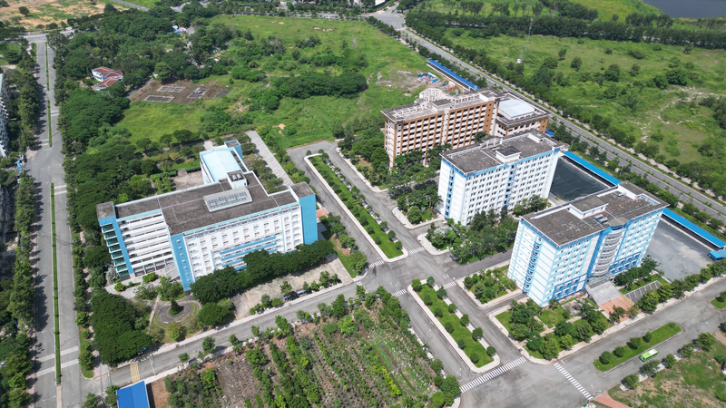 Làng Đại học ở đâu?