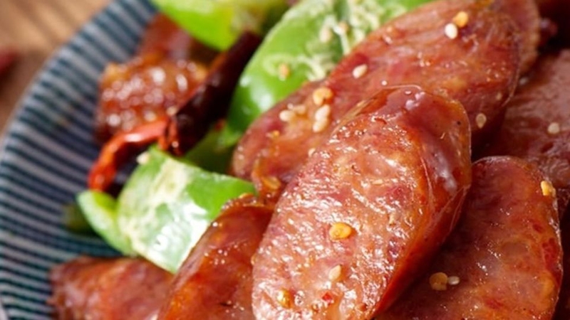Lạp xưởng xào cải ngồng