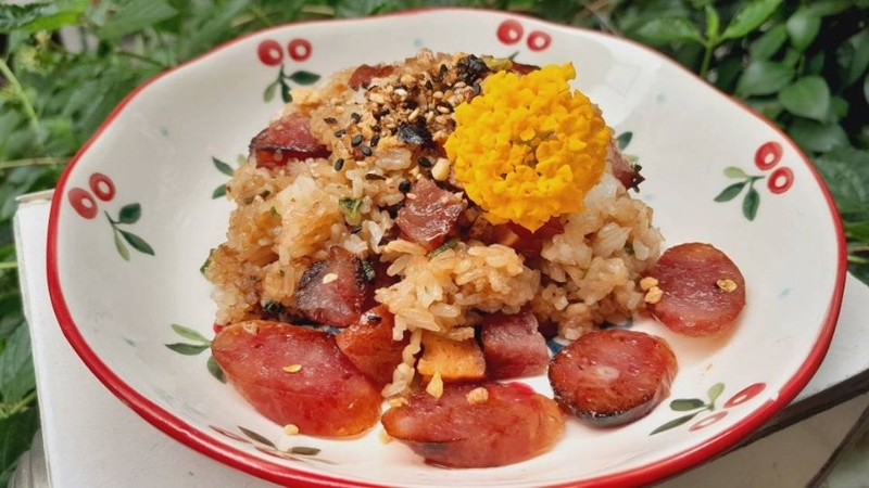 Cơm chiên lạp xưởng tươi