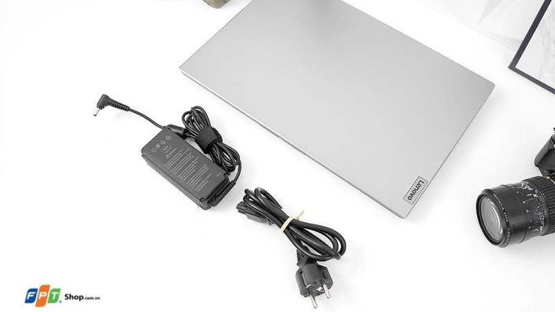 Laptop Lenovo V15 G4 AMN R5 7520U/16GB