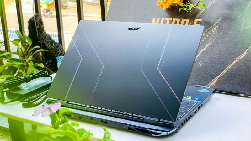 Acer Nitro 5 sở hữu thiết kế đậm chất gaming