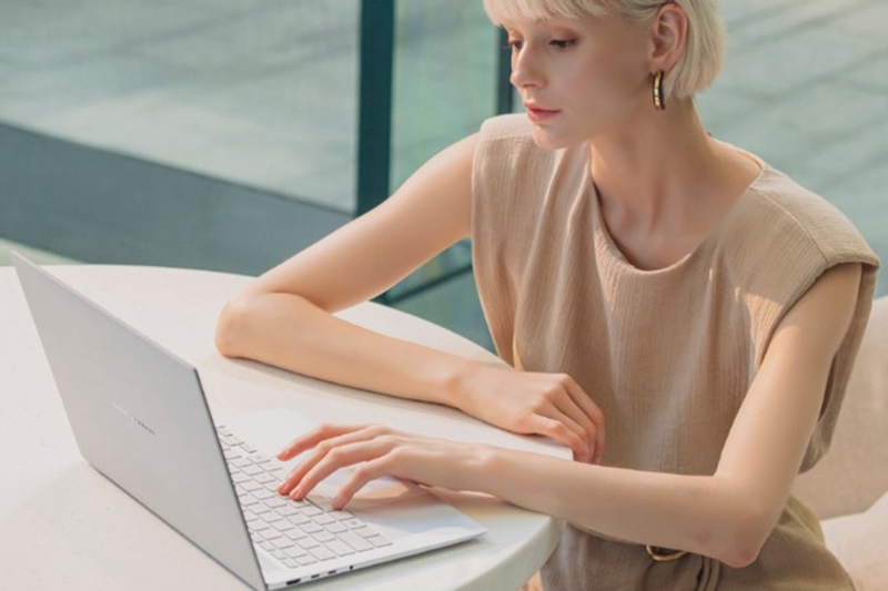 Laptop AI đáng mua 2026 12