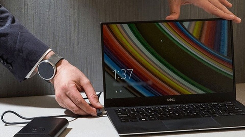 laptop báo sạc nhưng không vào pin 2