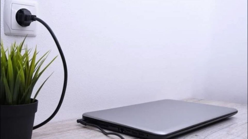 laptop báo sạc nhưng không vào pin 5