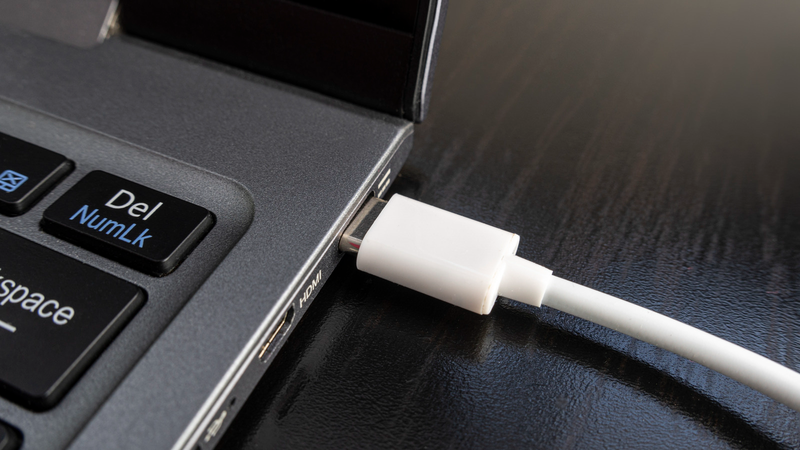 Kiểm tra adapter và dây sạc