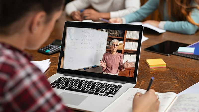 Sinh viên nên mua màn hình chất lượng để làm việc hiệu quả