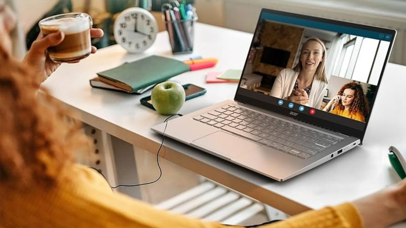 Laptop sinh viên ngành Quan hệ quốc tế cần đảm bảo hiển thị và kết nối