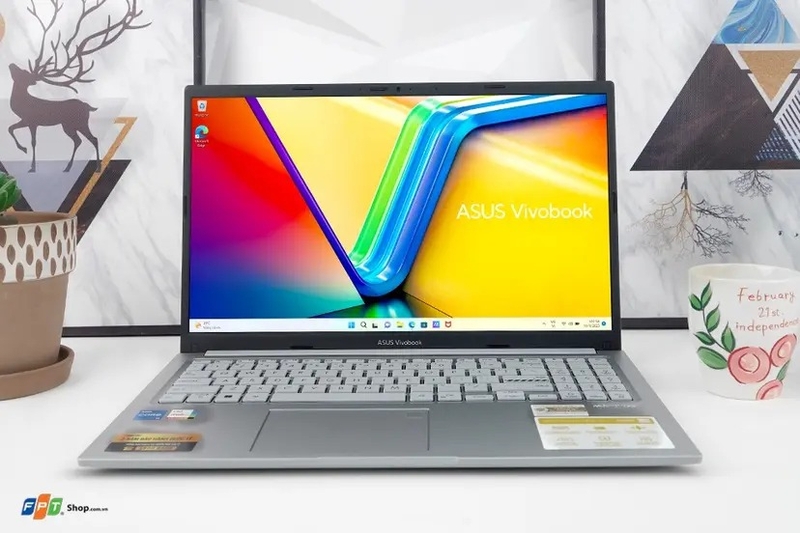 Laptop cho sinh viên ngành thương mại điện tử 2025 4