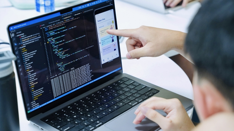 Sinh viên ngành AI chọn laptop dung lượng lớn để đáp ứng nhu cầu