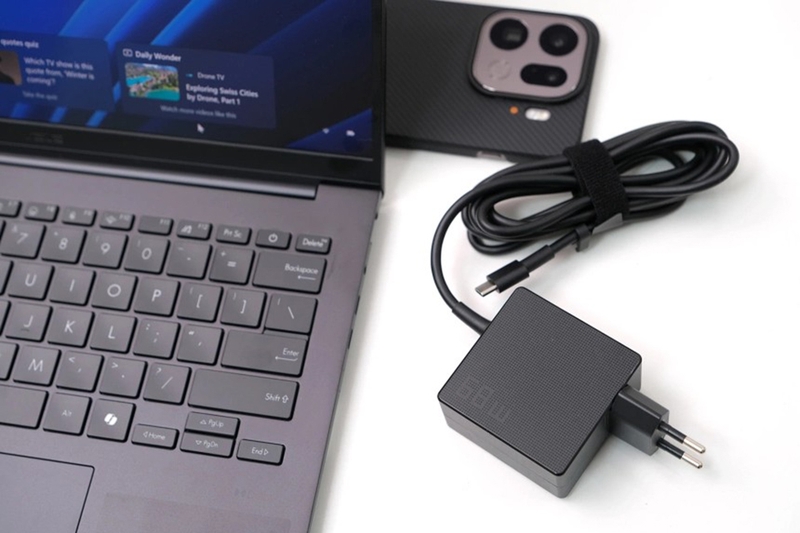 Laptop có cần sạc 3 lần 8 tiếng 1