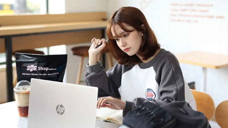 Học sinh cần lựa chọn kỹ cấu hình laptop khi mua