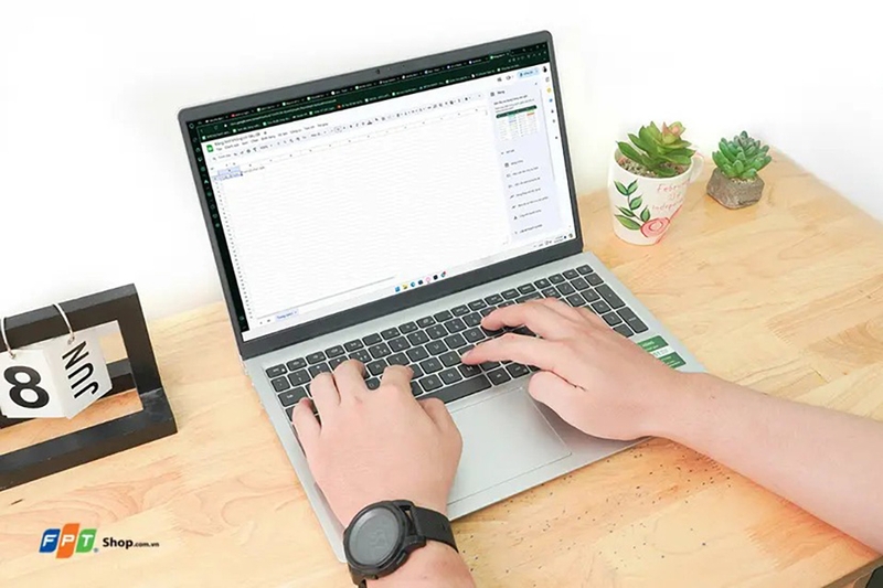 Laptop Dell cho sinh viên kỹ thuật 2025 (ảnh 1)