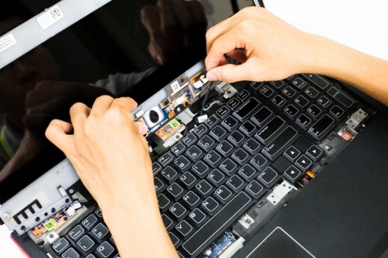 Bàn phím laptop Dell bị kẹt phím hoặc có dị vật