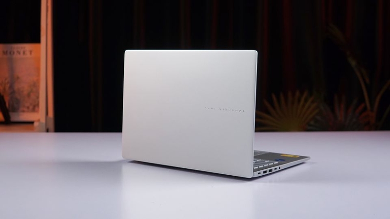 Laptop doanh nhân khác laptop phổ thông thế nào? 2