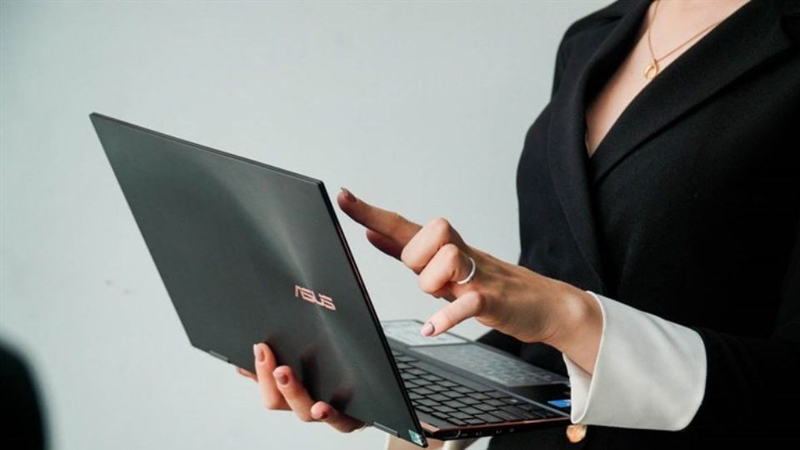 Laptop doanh nhân khác laptop phổ thông thế nào? 5