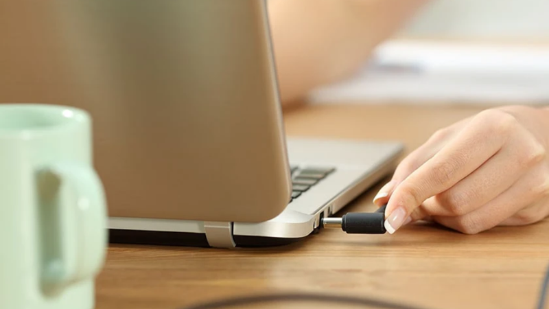 laptop không lên nguồn đèn sạc sáng 1