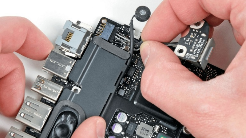 laptop không lên nguồn đèn sạc sáng 4