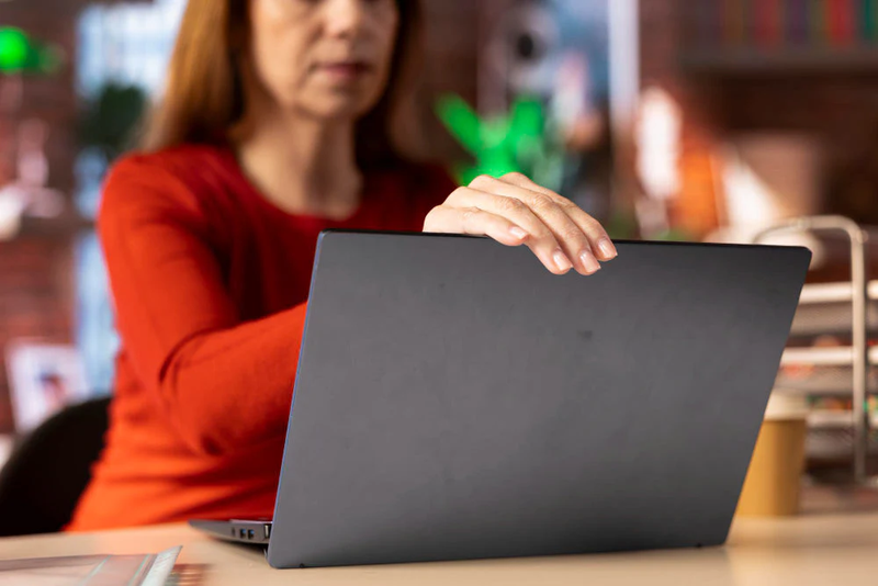 Có nên mua laptop màn hình cảm ứng không?