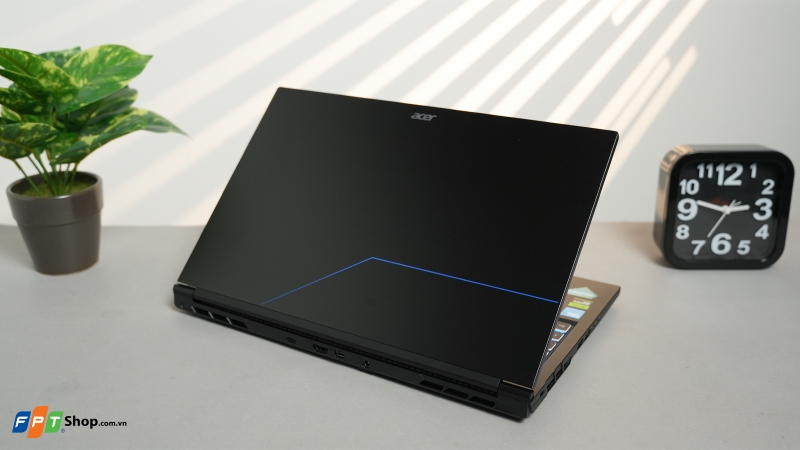 5 laptop trang bị card RTX 3050 6GB 1
