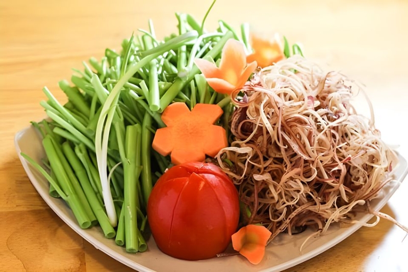 lẩu cá tầm rau muống