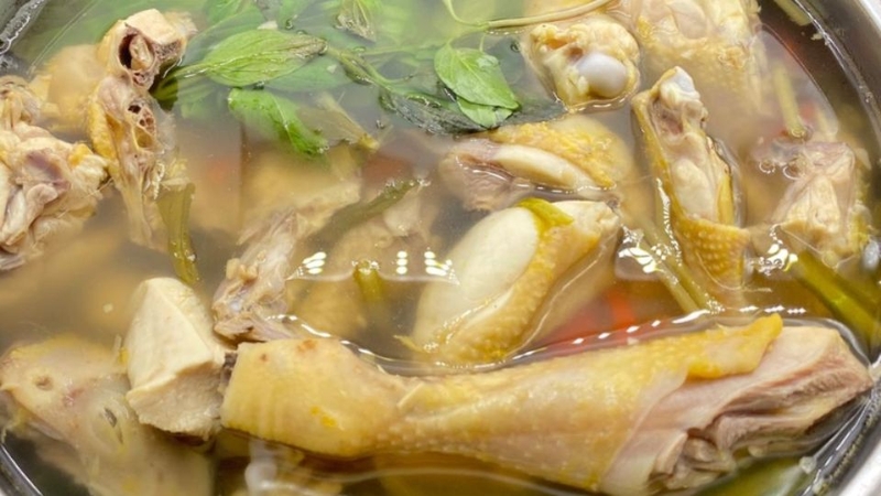 lẩu gà lá quế 6
