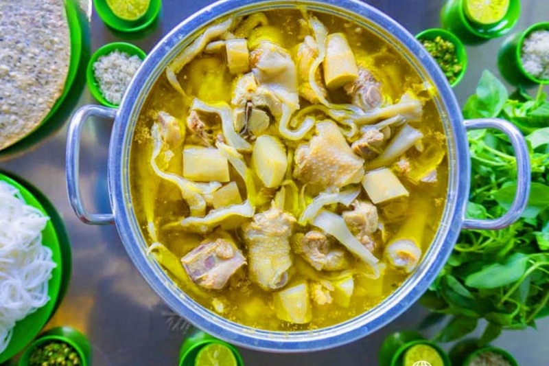 lẩu gà nấu chao thơm ngon cho gia đình