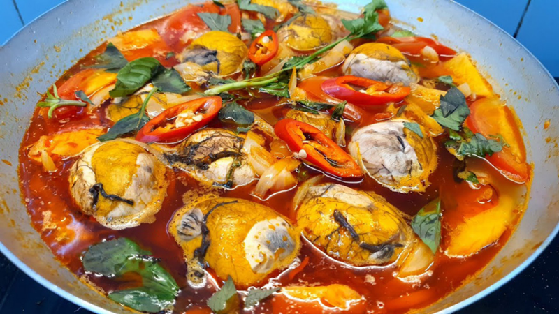 Lẩu hột vịt lộn chua cay 5