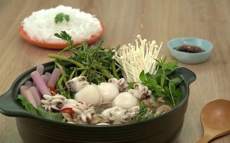 lẩu mực nấu nấm ảnh 1