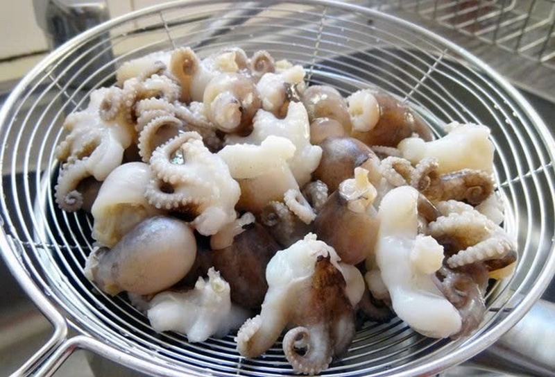 lẩu mực nấu nấm ảnh 2