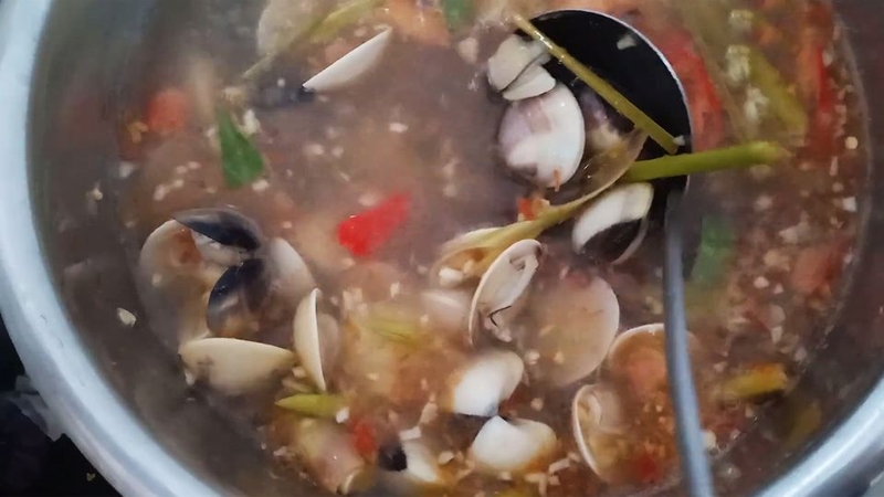 Bước 3: Nấu lẩu