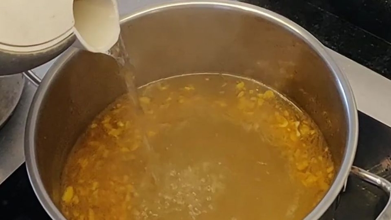 Bước 2: Chuẩn bị nước dùng