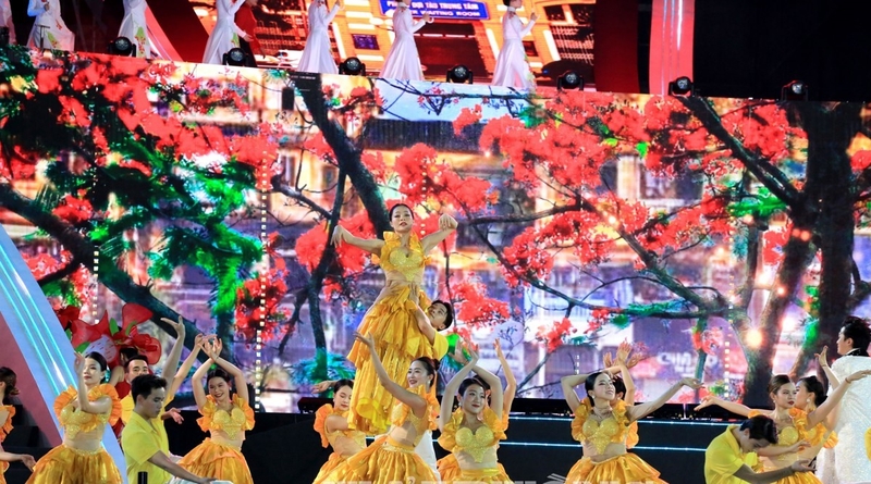 dac trung le hoi hoa phuong do