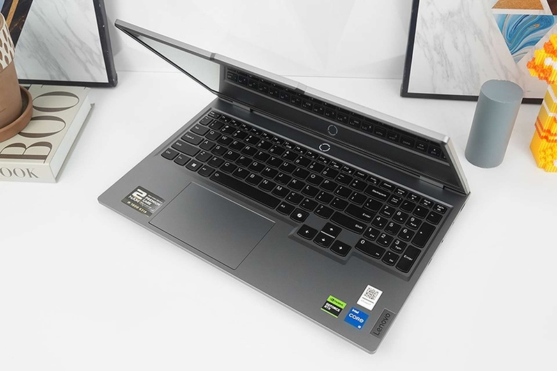 Laptop Lenovo Gaming LOQ 15IAX9 i5 12450HX (hình 3)\