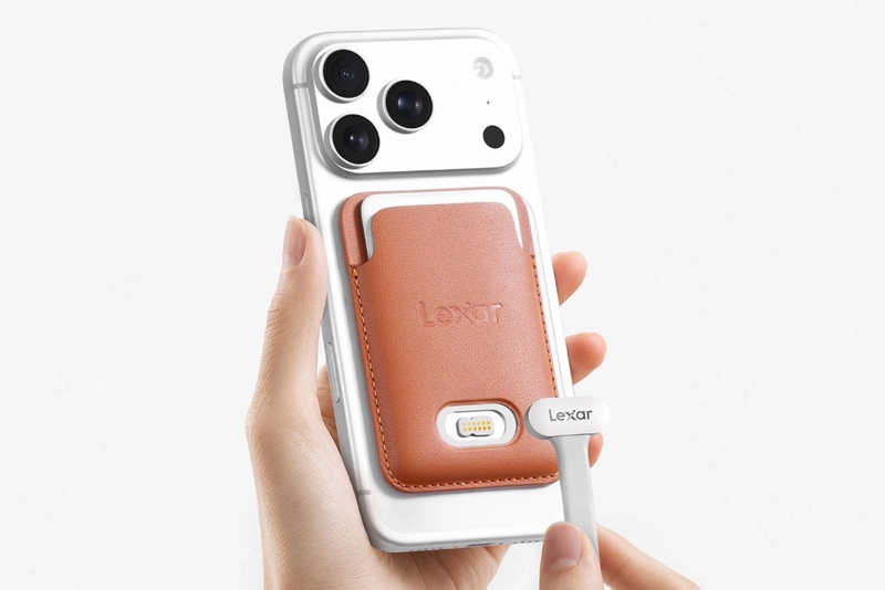 Muse sử dụng kết nối từ tính SnapLink thay cho cổng USB-C tích hợp trực tiếp trên thân ổ.