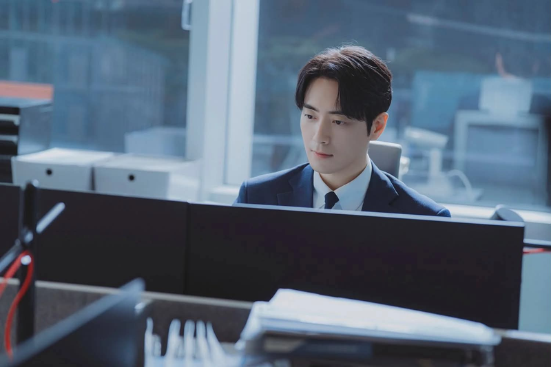 Lee Jun Hyuk vai Gong Eun Tae