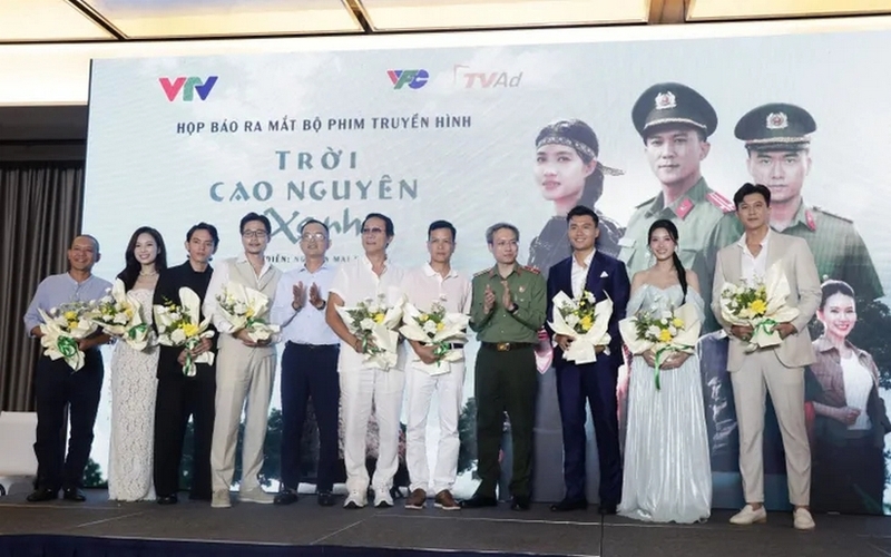 lịch chiếu trời cao nguyên xanh ảnh 1