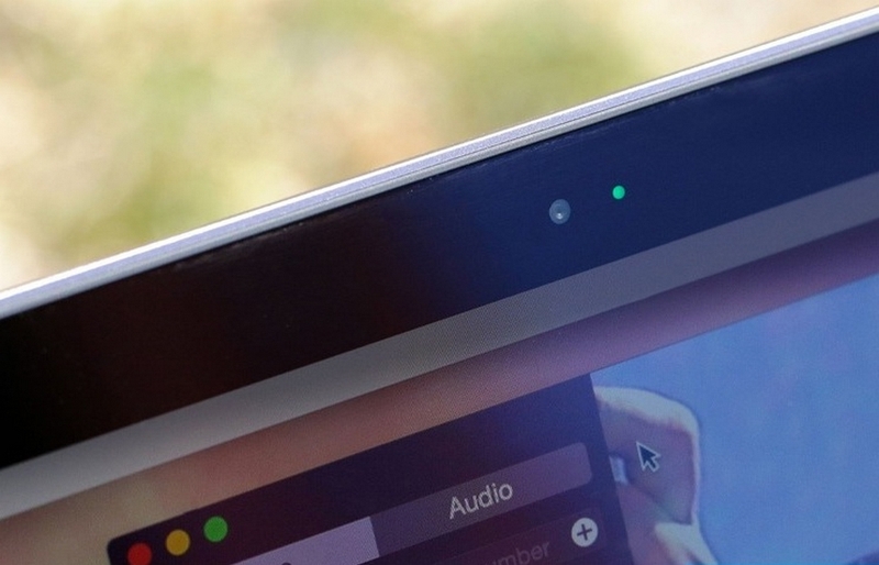 Light Sensor trên Macbook ảnh 1