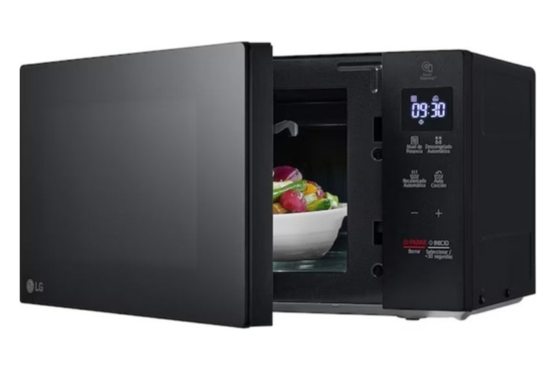 LG MS2032GAS nổi bật với bảng điều khiển cảm ứng và lớp phủ EasyClean hỗ trợ vệ sinh