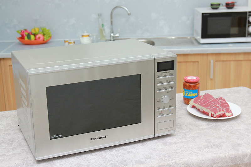 Lò vi sóng Panasonic Inverter giá bao nhiêu 3